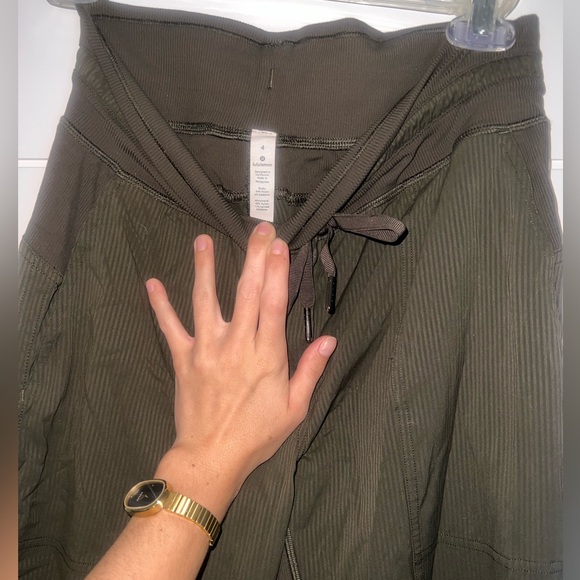 Lululemon cropped pant - Picture 3 of 3